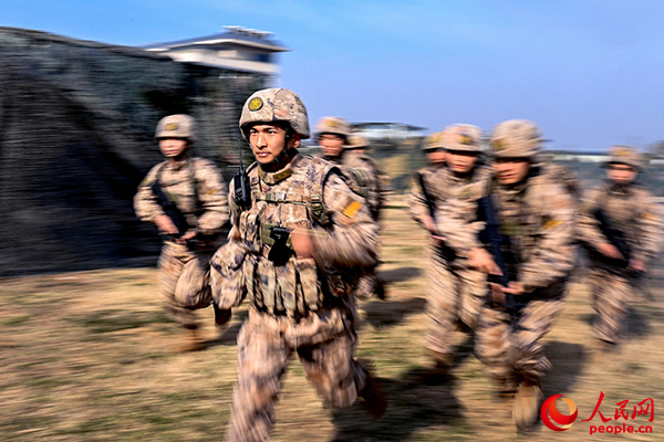 张平坤能文能武，带领官兵奋战强能，圆满完成各项任务。刘明松摄