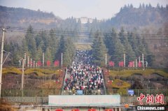 （新春走基层）陕西：2000余名健身爱好者“炎帝