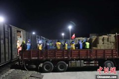 铁路首趟救灾物资专列抵达日喀则 多方警力护航