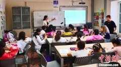 地中海岛国华校圈粉“洋学生”
