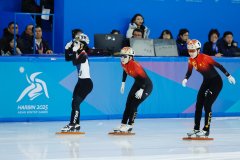 亚冬会短道速滑女子1500米决赛：韩国选手夺冠