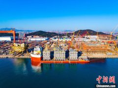 中国制造40万吨级超大型“海上油气工厂”上部模