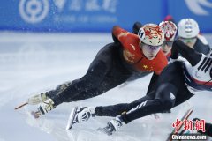 亚冬会短道速滑男子1000米决赛：中国选手刘少昂