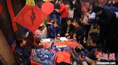 （新春见闻）非遗活动迎新年 女书文创受青睐