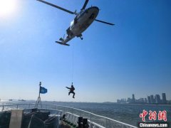 厦门开展海空联合巡航救助演练 护航厦金“小三