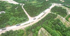 陆军某旅组织长途驾驶训练