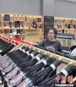 跨洋摆渡人：“95后”侨二代架起中欧商贸新桥梁