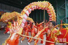 （新春走基层）昆明龙狮传承人毕付华和“龙狮