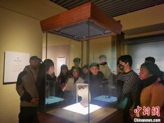 留学生博物院里体验中国文化：观文物、投壶、
