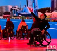 轮椅舞者狄文科：我不能走路 并非无路可走