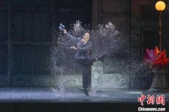 音乐剧《雨中曲》北京热演 后台探班揭秘精彩幕