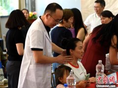 川派中医亮相巴西 巴蜀医道浸润侨心