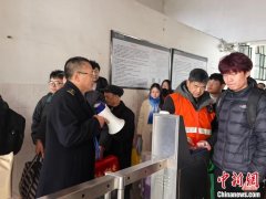 （新春走基层）普速车站“百事通”李玉明：站