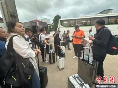 亲历撤侨：使馆全力协调 感受温暖情谊