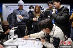 探科创中心访造车工厂 台湾“大九学堂”学子赞