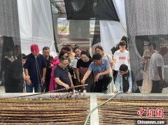 海边吹起“最炫民族风” 浙江苍南民族村因地制