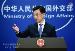 俄美总统通电话讨论乌克兰局势等问题 中方：乐