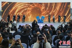 以三星堆青铜大立人像为灵感 世运会首支火炬“