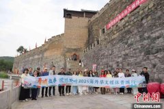 世界唯一的“坩埚城堡”惊艳海外华文媒体采访