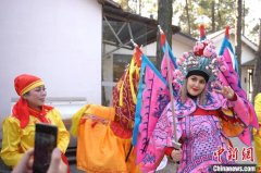 （新春见闻）外国游客涌入中国“宝藏小城”体