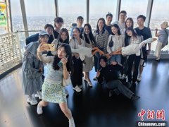 华裔青年开启上海研习之旅 在摩天大楼与弄堂间