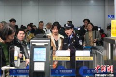 春节假期福建口岸出入境旅客近18万人次 免签入