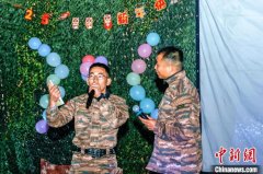 （新春走基层）广西崇左武警军营多彩活动庆新