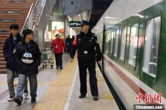 （新春走基层）二十载坚守 老乘警蔡胜利的春运