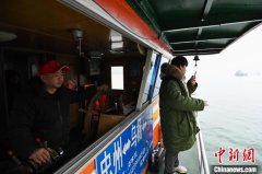 (新春走基层)父子同心做乡愁“摆渡人”