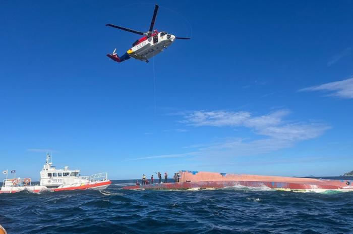 突发：一艘渔船在韩国附近海域倾覆， “造成3人死亡”