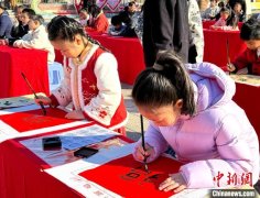 两岸青少年迎新春 福建漳州举行传统民俗活动