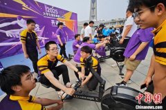 桨声激荡秦淮河  2025南京·大学生国际赛艇公开赛