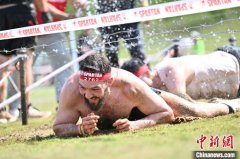 2025斯巴达勇士赛成都站举行 近6000人参与挑战