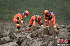 四川筠连县山体滑坡救援现场：“有一线希望就