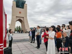 海外华文媒体走进新疆伊犁采访