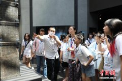 华裔青少年古都西安探寻汉字魅力