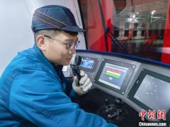 （新春走基层）浙江春运坚守者群像：把故乡装