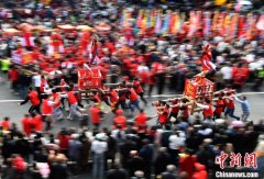 福建连城：罗坊走古事闹元宵 山村“狂欢节”迎