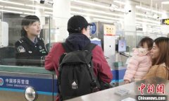 （新春走基层）“免签”遇上“元宵” 外籍旅客