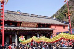 （新春走基层）浙江小镇庙会流传千余年 全猪全