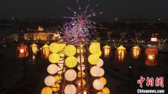 上海罗店彩灯引游客“打卡”