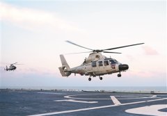 海军某支队开展舰载直升机起降训练