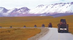 新疆军区某部开展机动训练