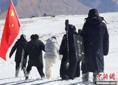 中尼边境线上的元宵“云团圆”：坚守与温情的