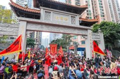 广州闹市中的千年村落举行北帝巡游 逾万人参与