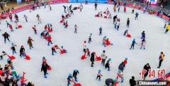 成都冰雪运动热持续升温 近5万人打卡冰雪嘉年华
