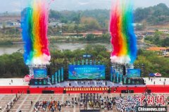 万人竞逐大盈江 德宏首届户外运动大会尽展热带