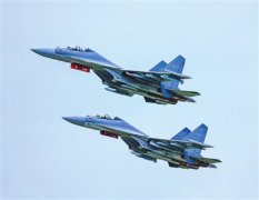 空军某部组织飞行训练