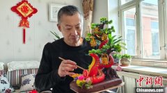 （新春走基层）辽宁大连：属相灯里话团圆 百年